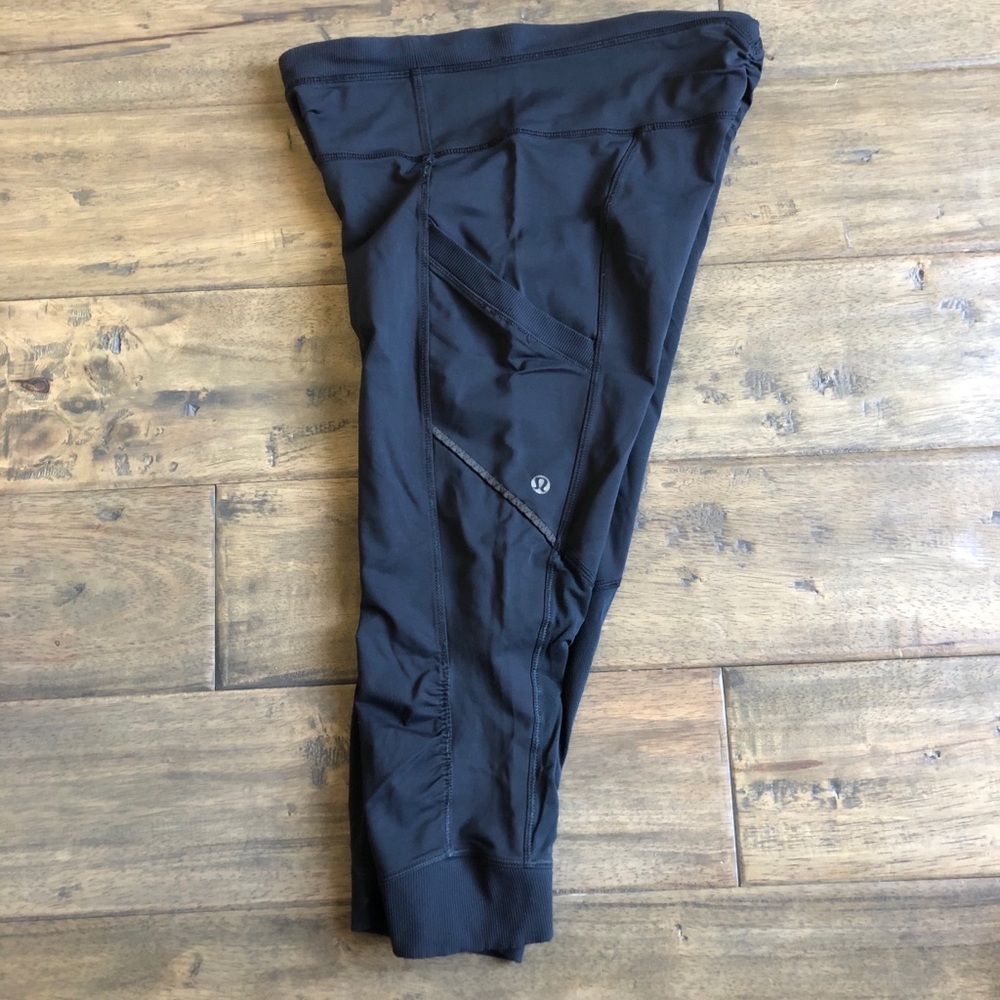 Lululemon black workout pant size 6